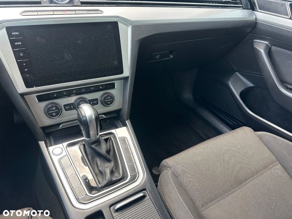 Volkswagen Passat 2.0 TDI SCR DSG Comfortline - 22