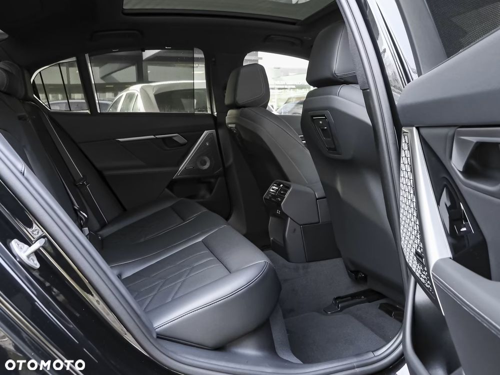 BMW Seria 5 540d xDrive mHEV M Sport - 17