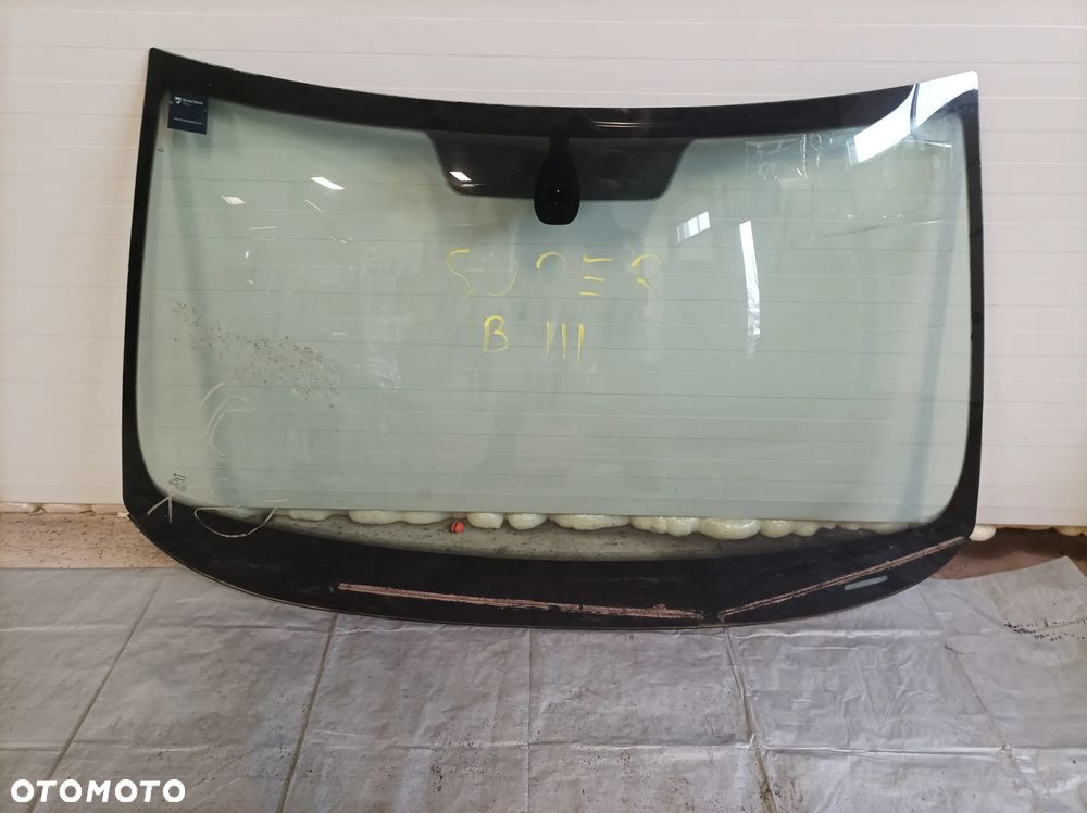 Skoda superb III szyba przód sesnor 2019 - 1