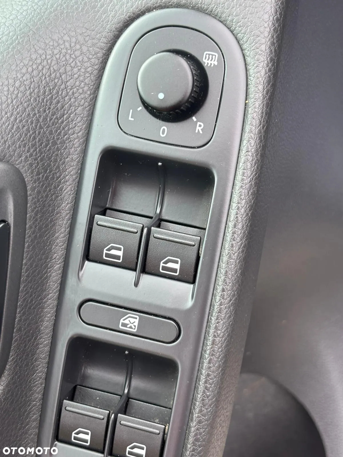 Volkswagen Golf VI 1.6 TDI Comfortline - 14