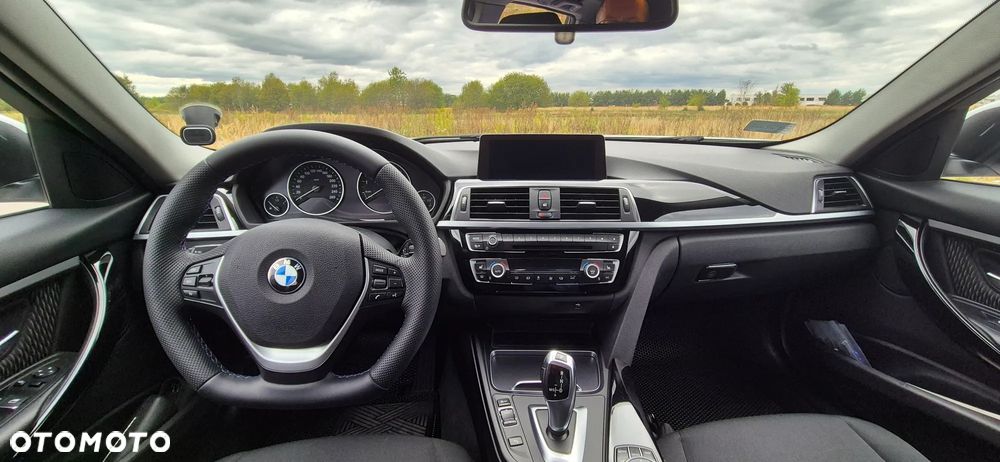 BMW Seria 3 330i Advantage - 12