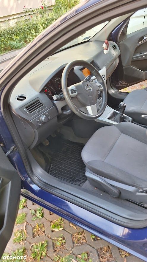 Opel Astra 2012 photo 3