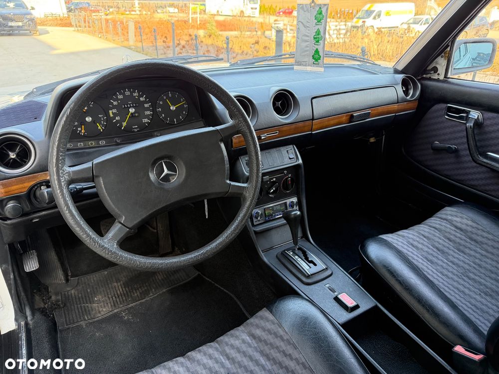 Mercedes-Benz W123 - 10