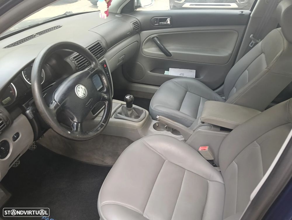 VW Passat Variant 1.6 Confortline - 23
