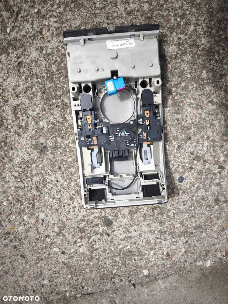 Lampka podsufitka Audi A6 C6 4f0947135 bq - 3