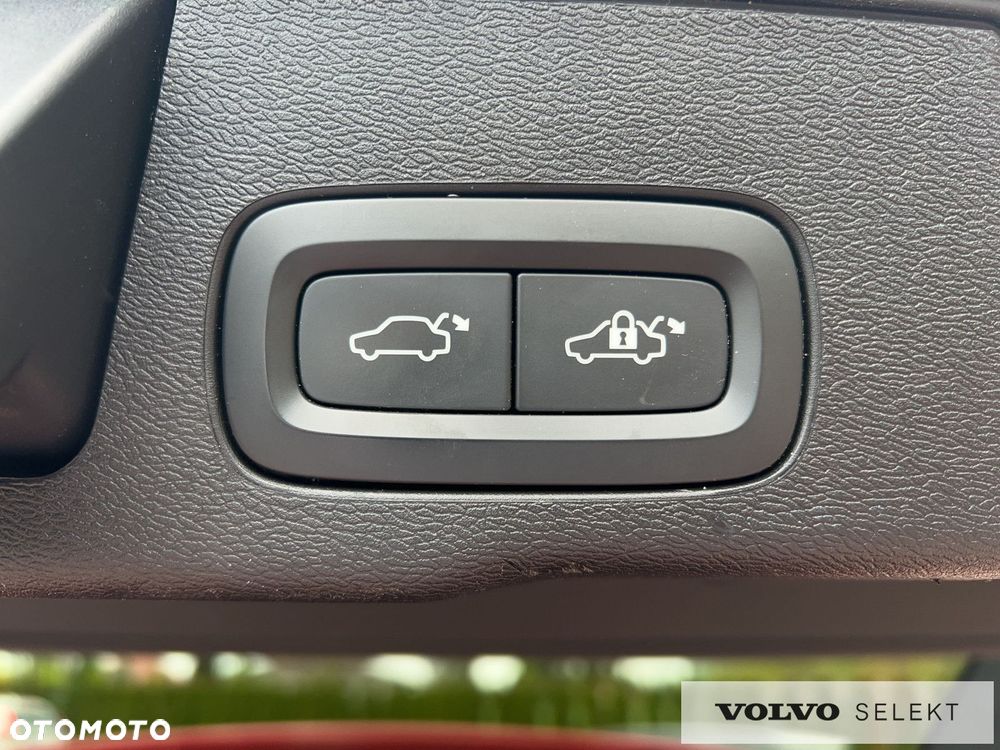 Volvo XC 60 B4 D AWD R-Design - 24