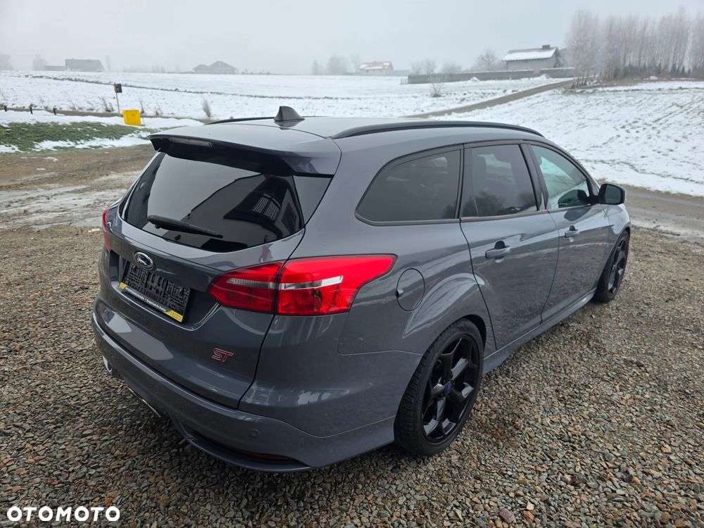 Ford Focus 2.0 EcoBoost ST - 10