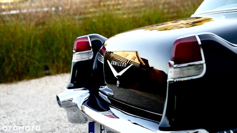 Cadillac Deville - 25