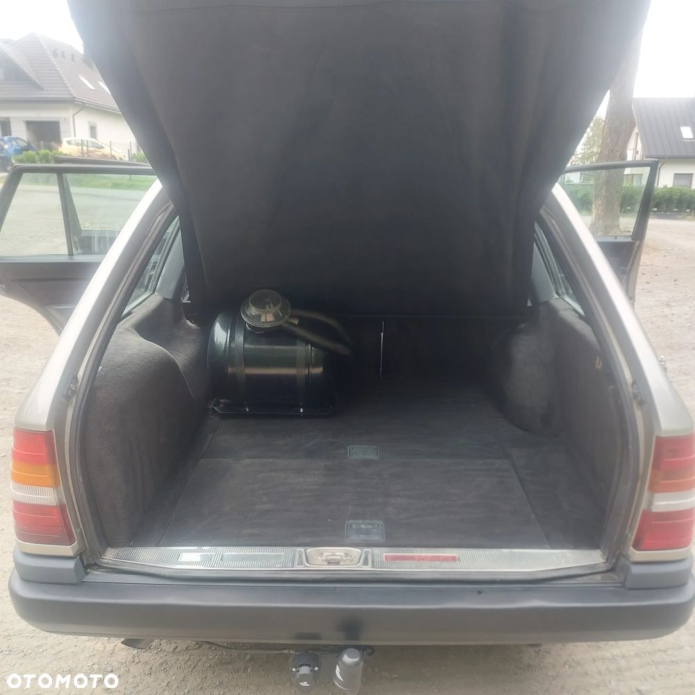 Mercedes-Benz W124 (1984-1993) - 13