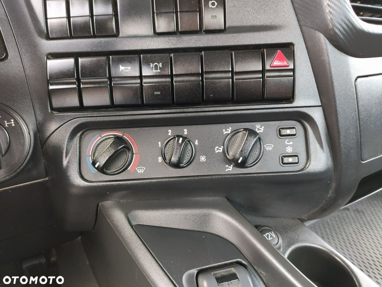 Iveco Trakker 360 EEV Manual 6x4 Wywrot 3-stronny Hydroburta Bok i Tył - 36