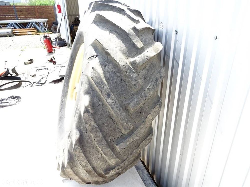 OPONA + FELGA  MASSEY FERGUSON 410 - 2