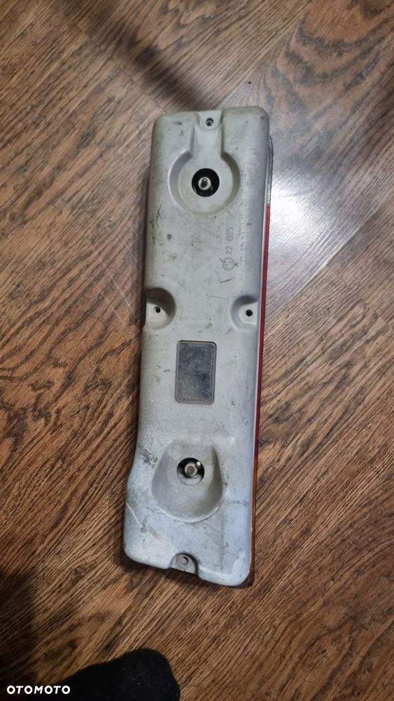 LAMPA PRAWY TYŁ BEZ PĘKNIĘĆ BMW 3 E21 - 7