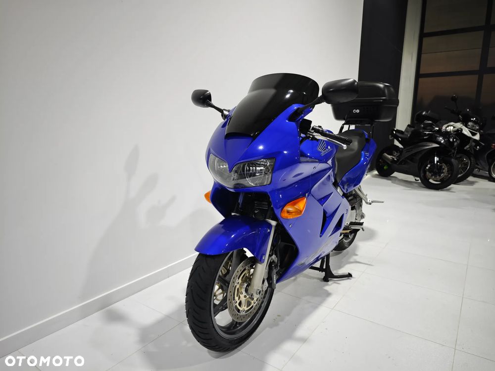 Honda VFR - 13