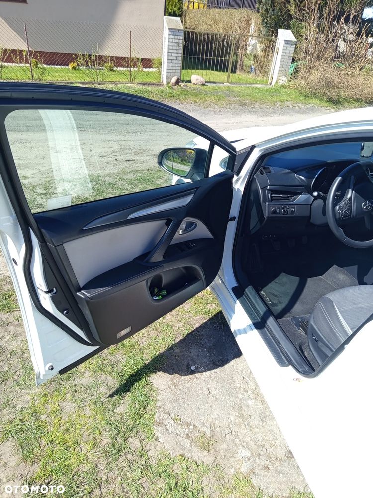Toyota Avensis 2.0 D-4D Premium - 10