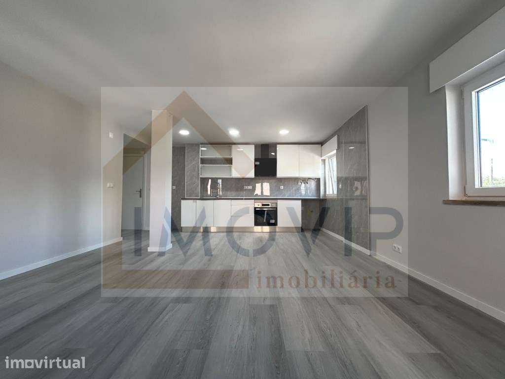 Apartamento T2 R/C Alto, Totalmente Remodelado em Corroios - Grande imagem: 2/20