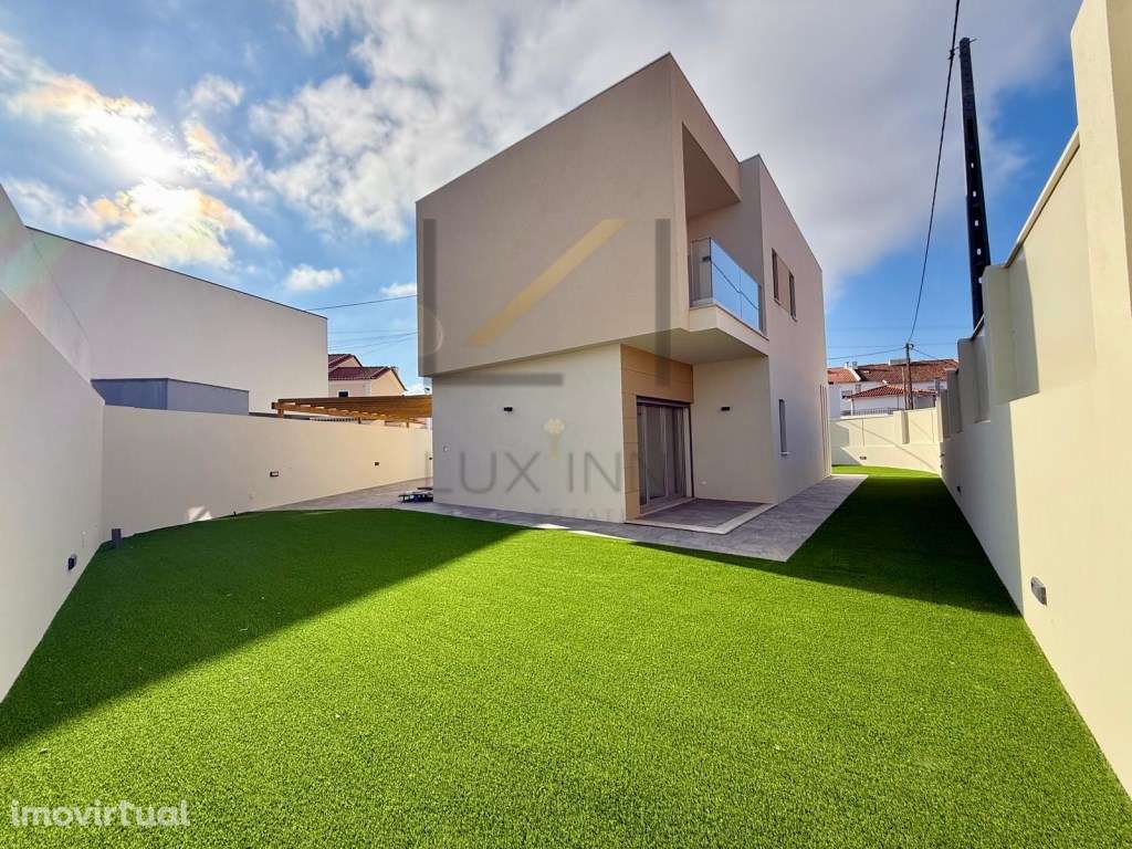 Moradia Isolada T3 em Mato Cheirinhos - Tires - Grande imagem: 2/32