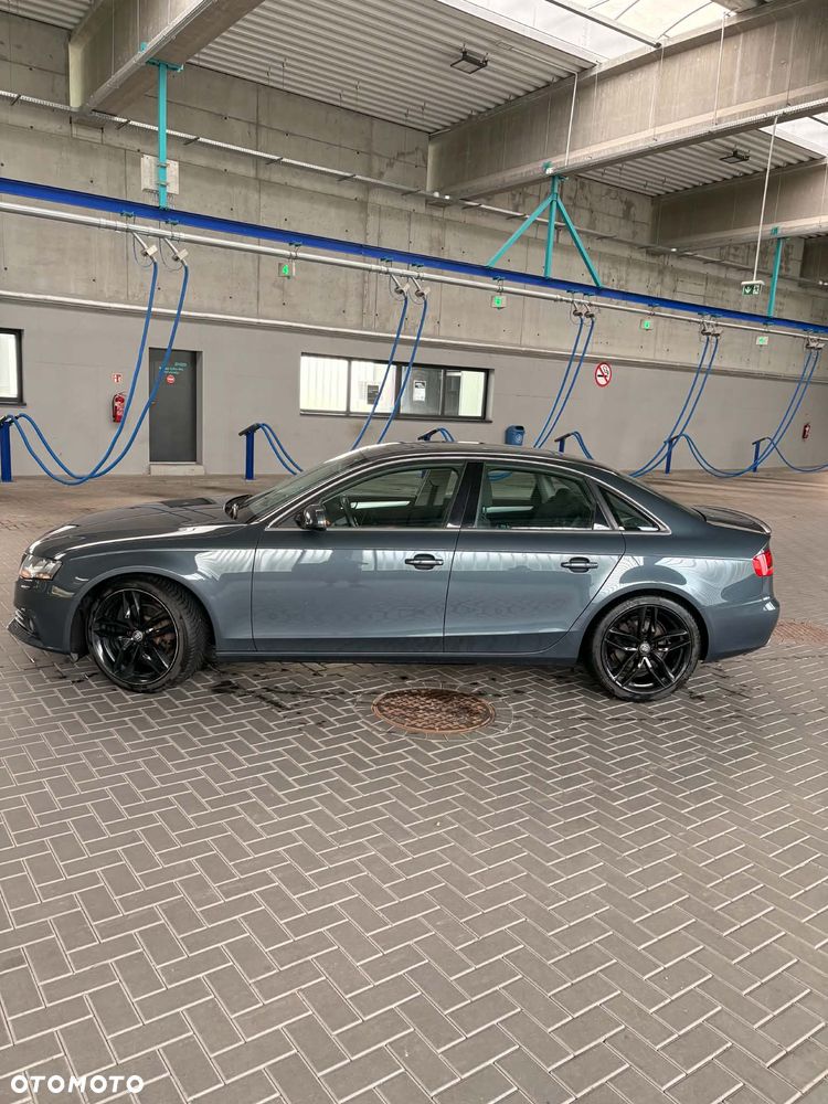 Audi A4 Limousine - 5