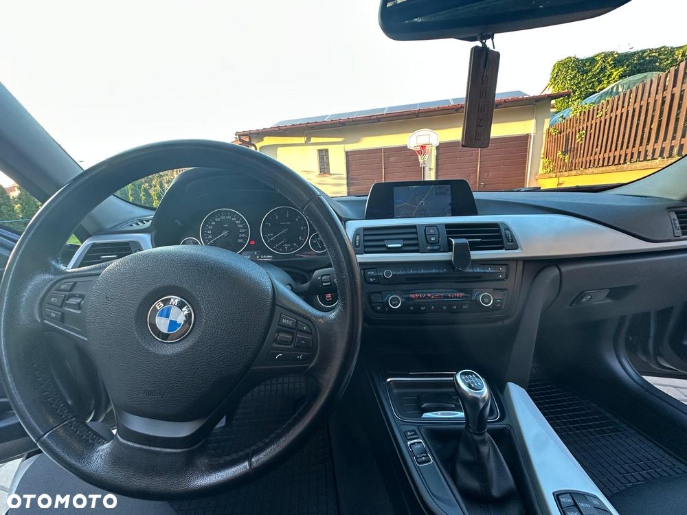BMW Seria 3 318d - 4