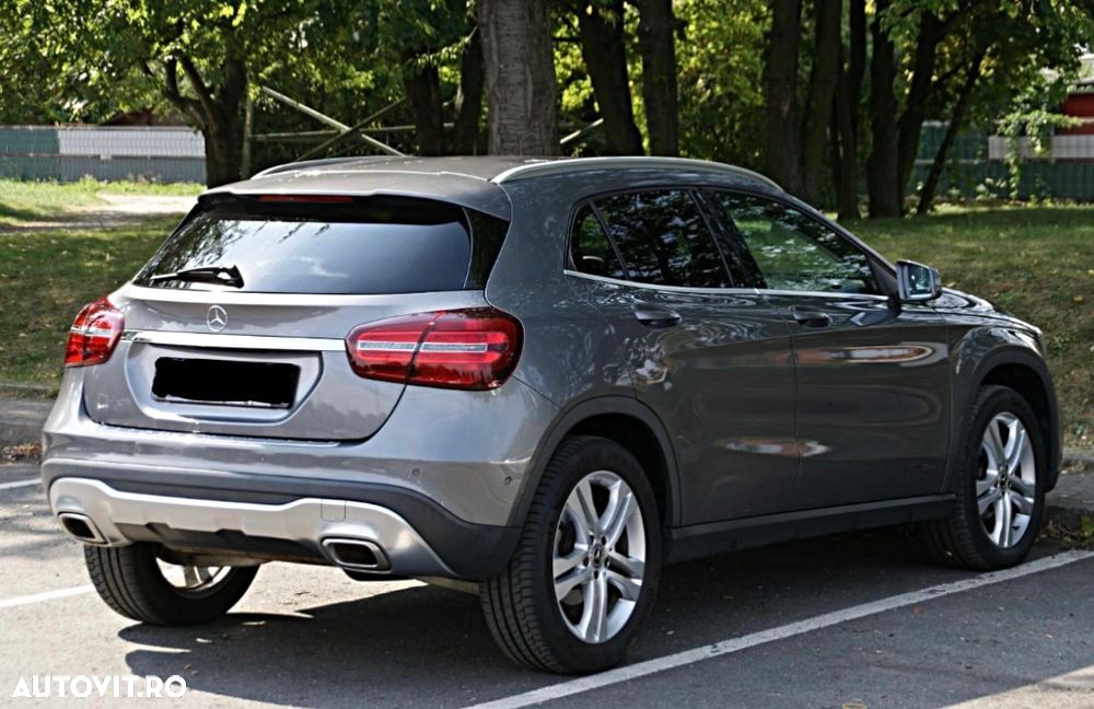 Mercedes-Benz GLA 220 d 4Matic 7G-DCT - 3