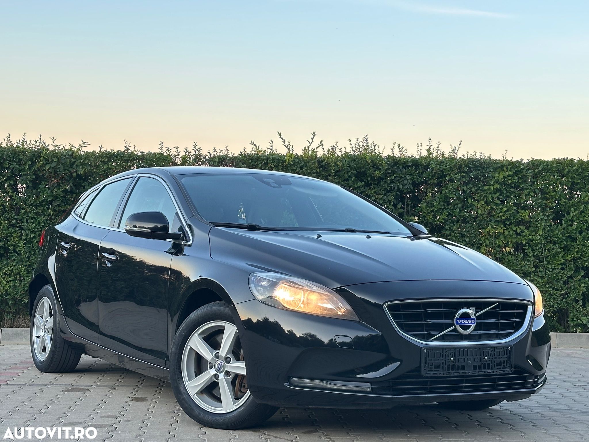 Volvo V40 D4 Summum - 1