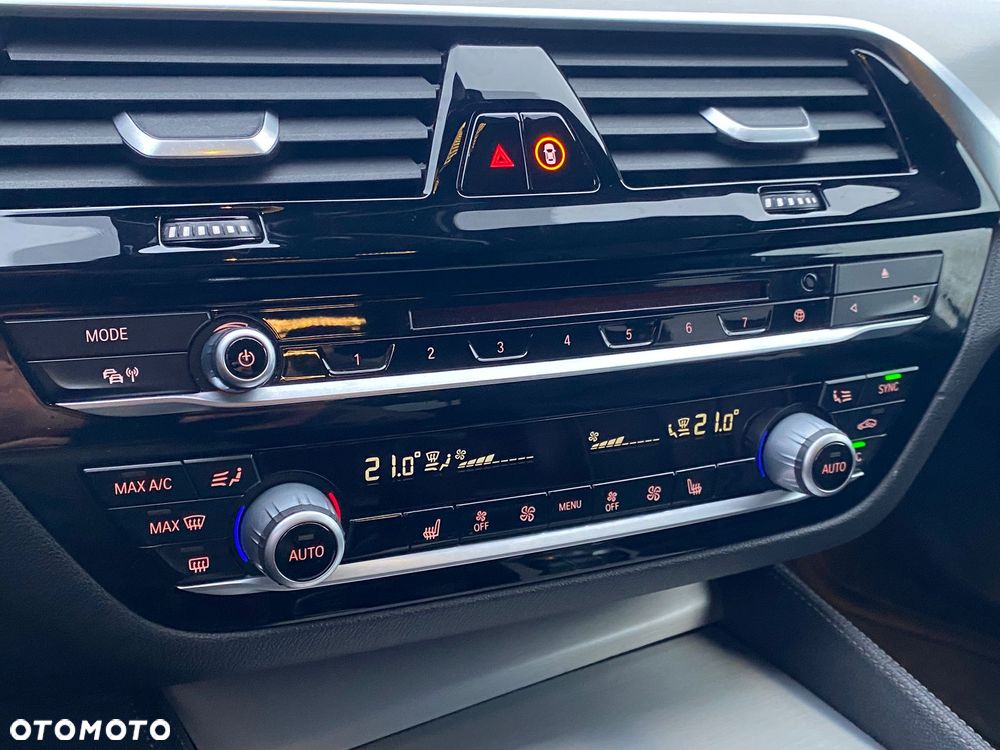 BMW Seria 5 520d xDrive Luxury Line sport - 25