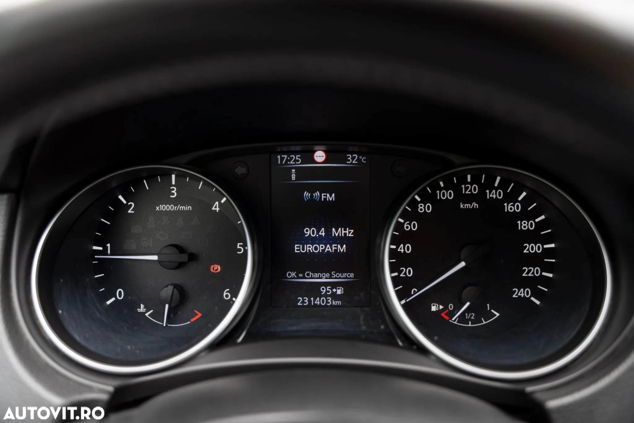 Nissan Qashqai 1.6 DCI N-Connecta - 27