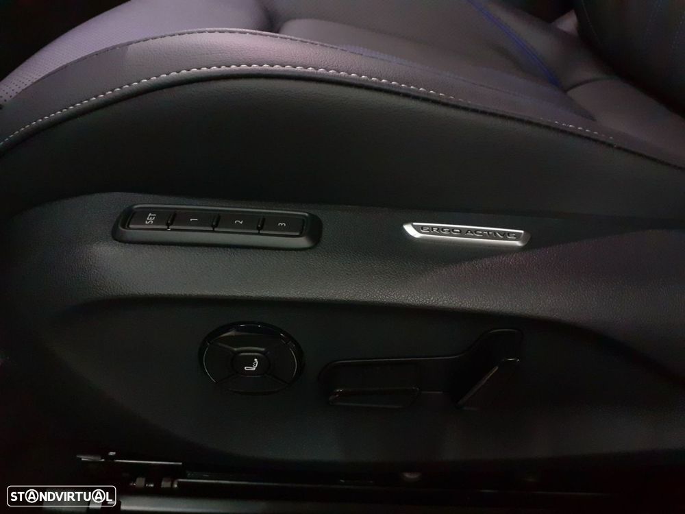 VW Passat Variant 1.5 TSI eHybrid R-Line DSG - 26