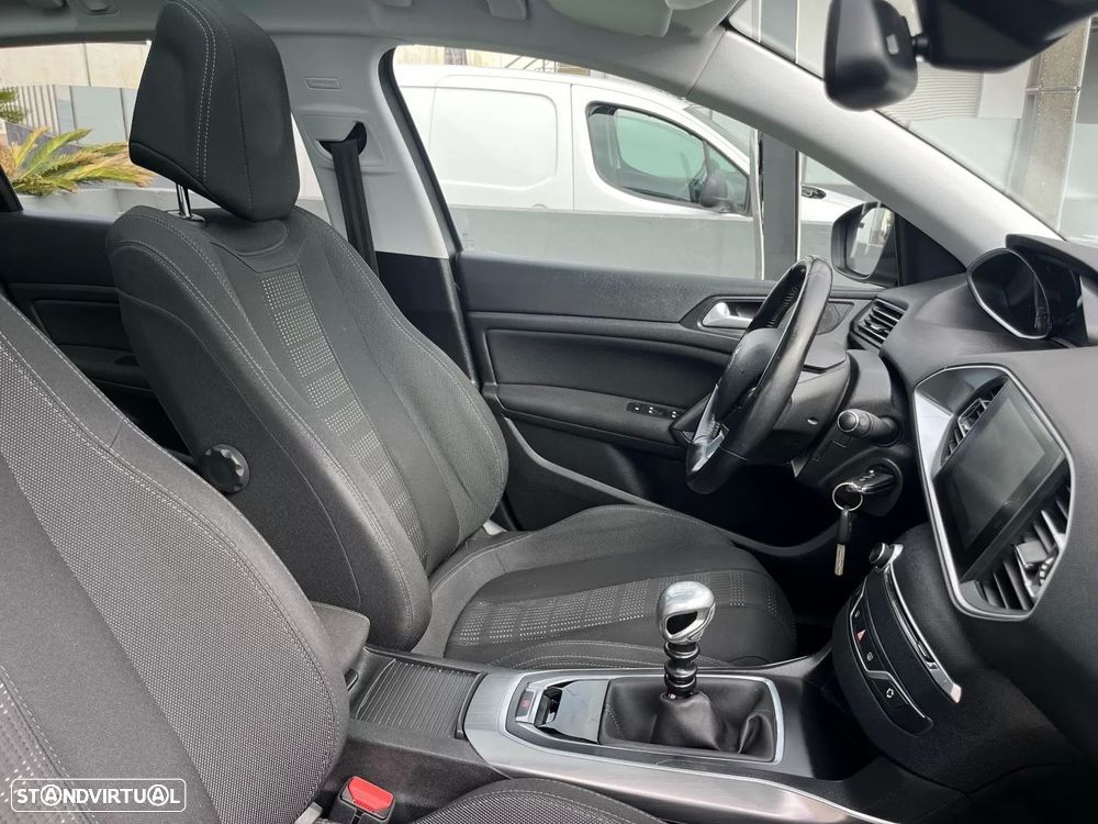 Peugeot 308 SW 1.2 PureTech Allure Full LED - 48