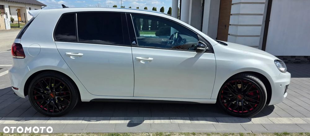 Volkswagen Golf 2.0 GTI DSG adidas - 4