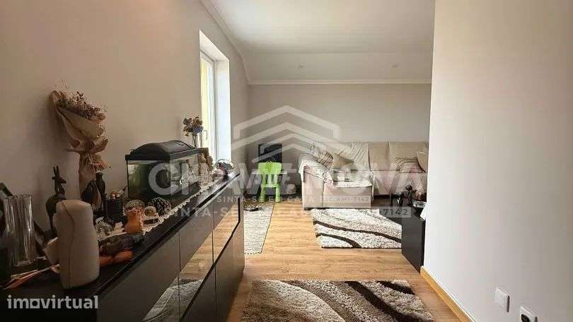 Apartamento T2 no último andar com 3 varandas e garagem - Grande imagem: 3/16