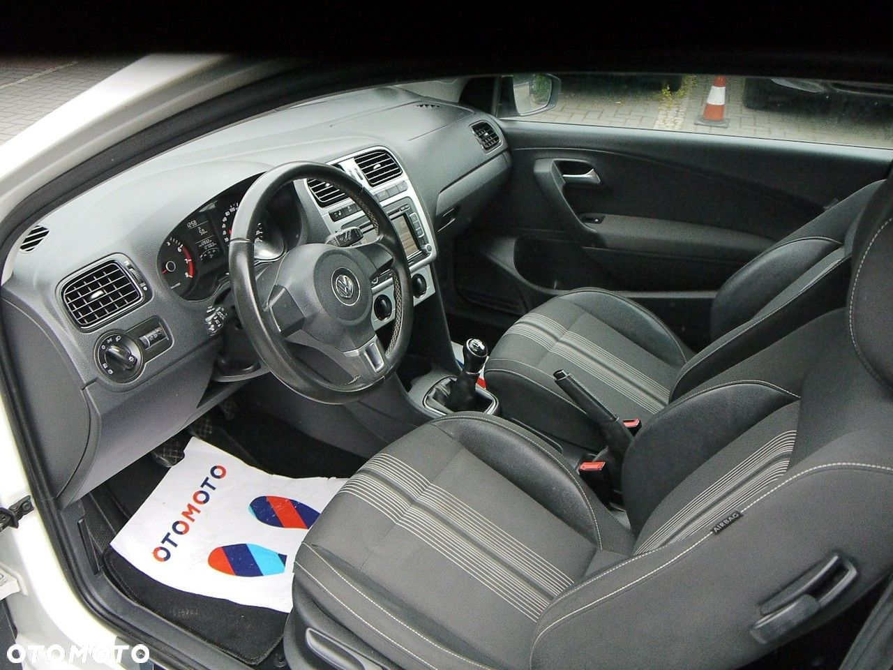 Volkswagen Polo 1.2 MATCH - 24