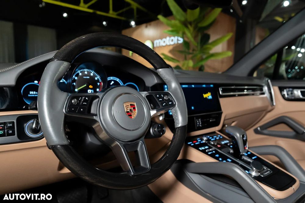 Porsche Cayenne - 32