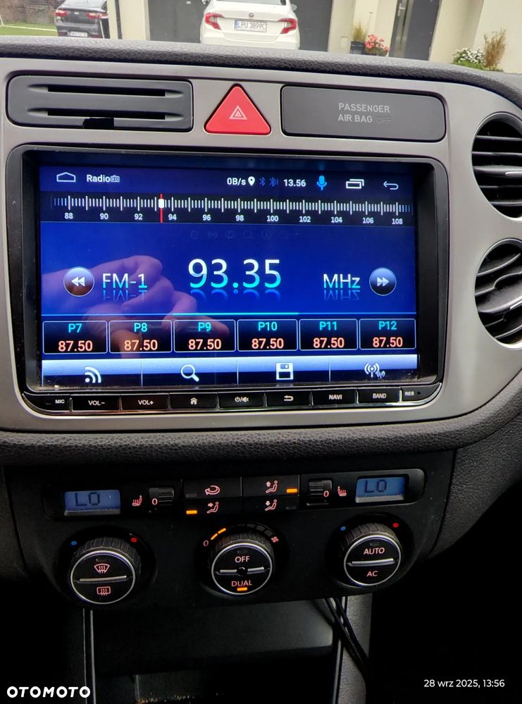 Volkswagen Tiguan 2.0 TDI DPF BlueMotion Technology Sport & Style - 11