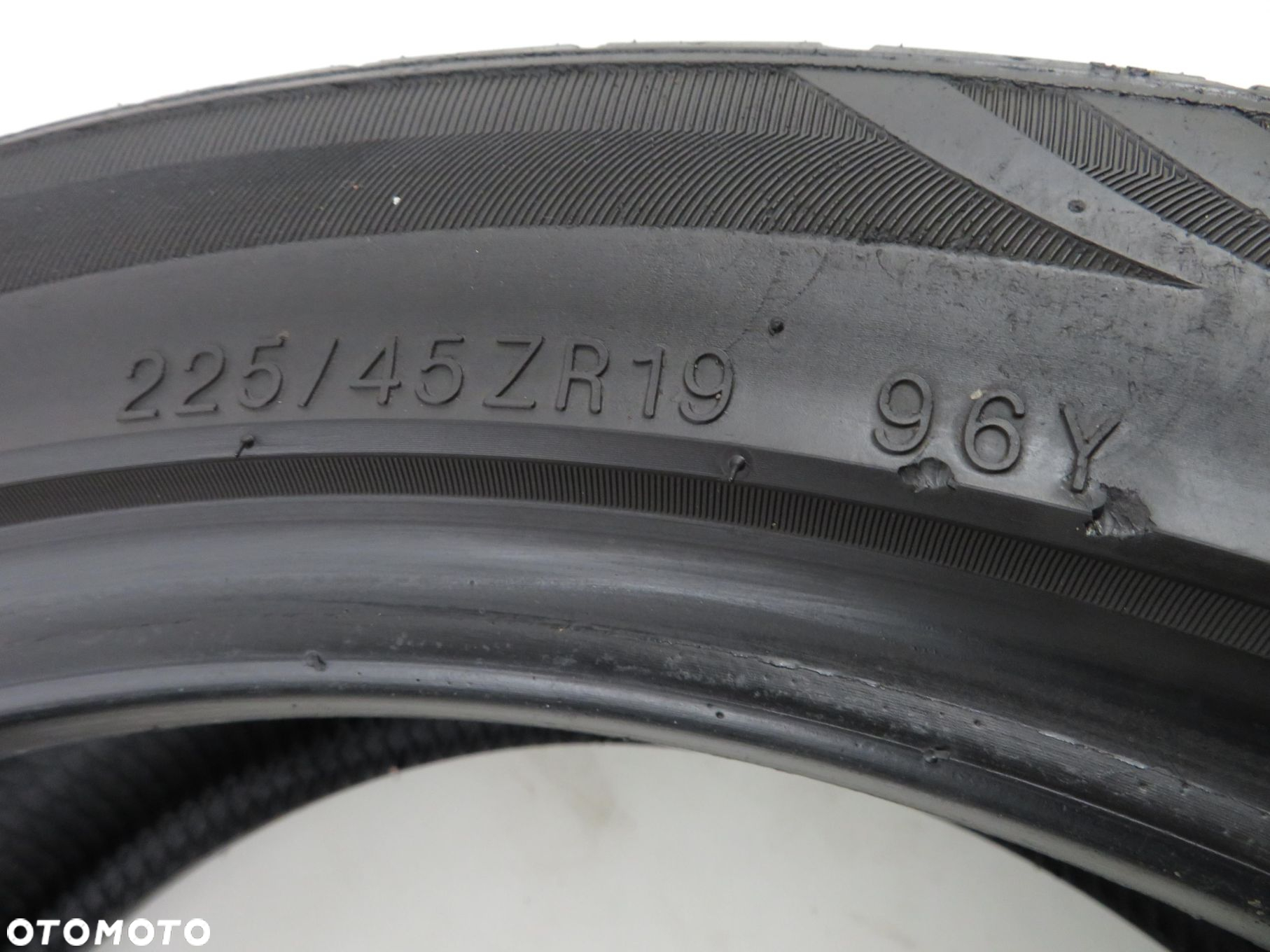 225/45R19 OPONA LETNIA Kumho Ecsta LE Sport 96Y XL dot: 1614 - 8