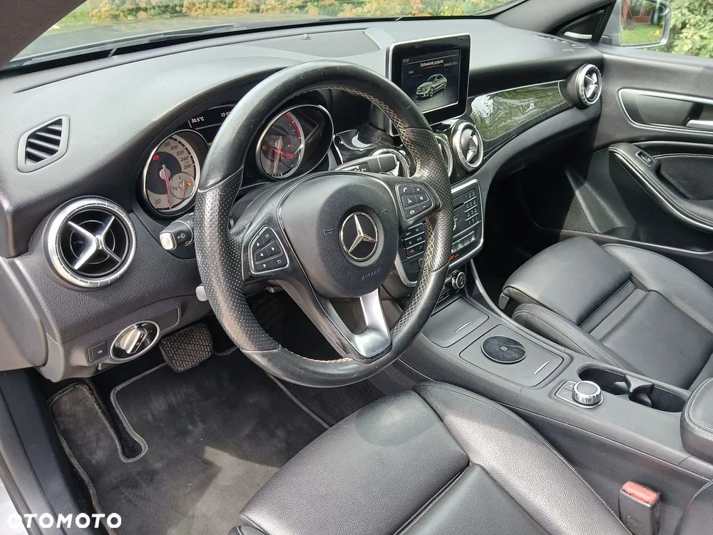 Mercedes-Benz CLA 250 7G-DCT AMG Line - 11