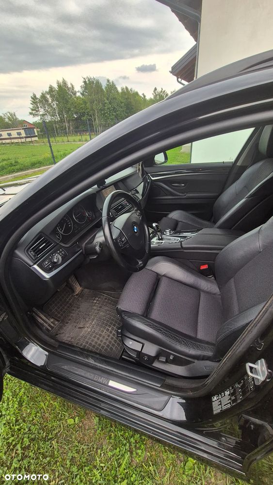 BMW Seria 5 525d xDrive - 11