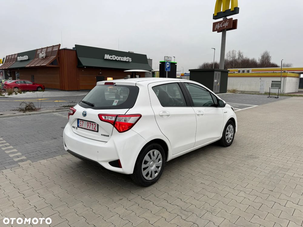 Toyota Yaris Hybrid 100 Premium - 5