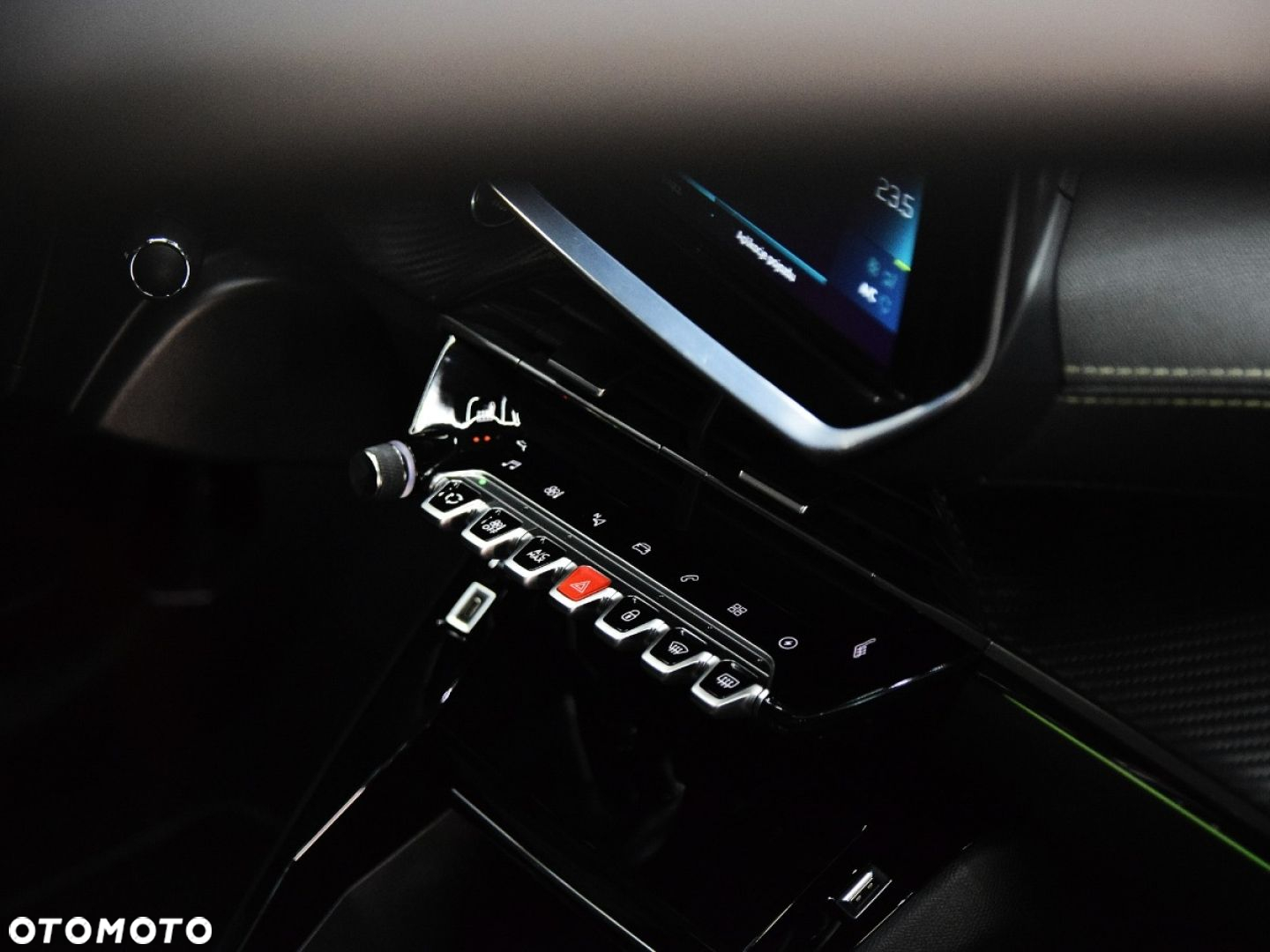 Peugeot 208 - 18