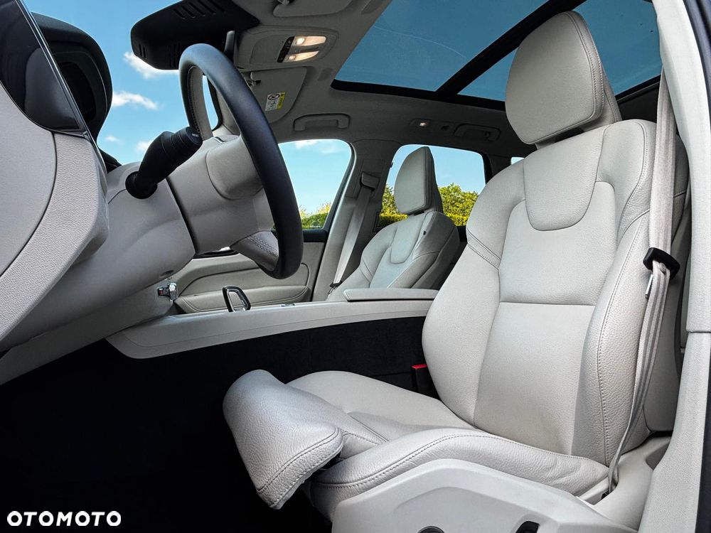 Volvo XC 60 T6 Plug-In Hybrid AWD Plus Dark - 4