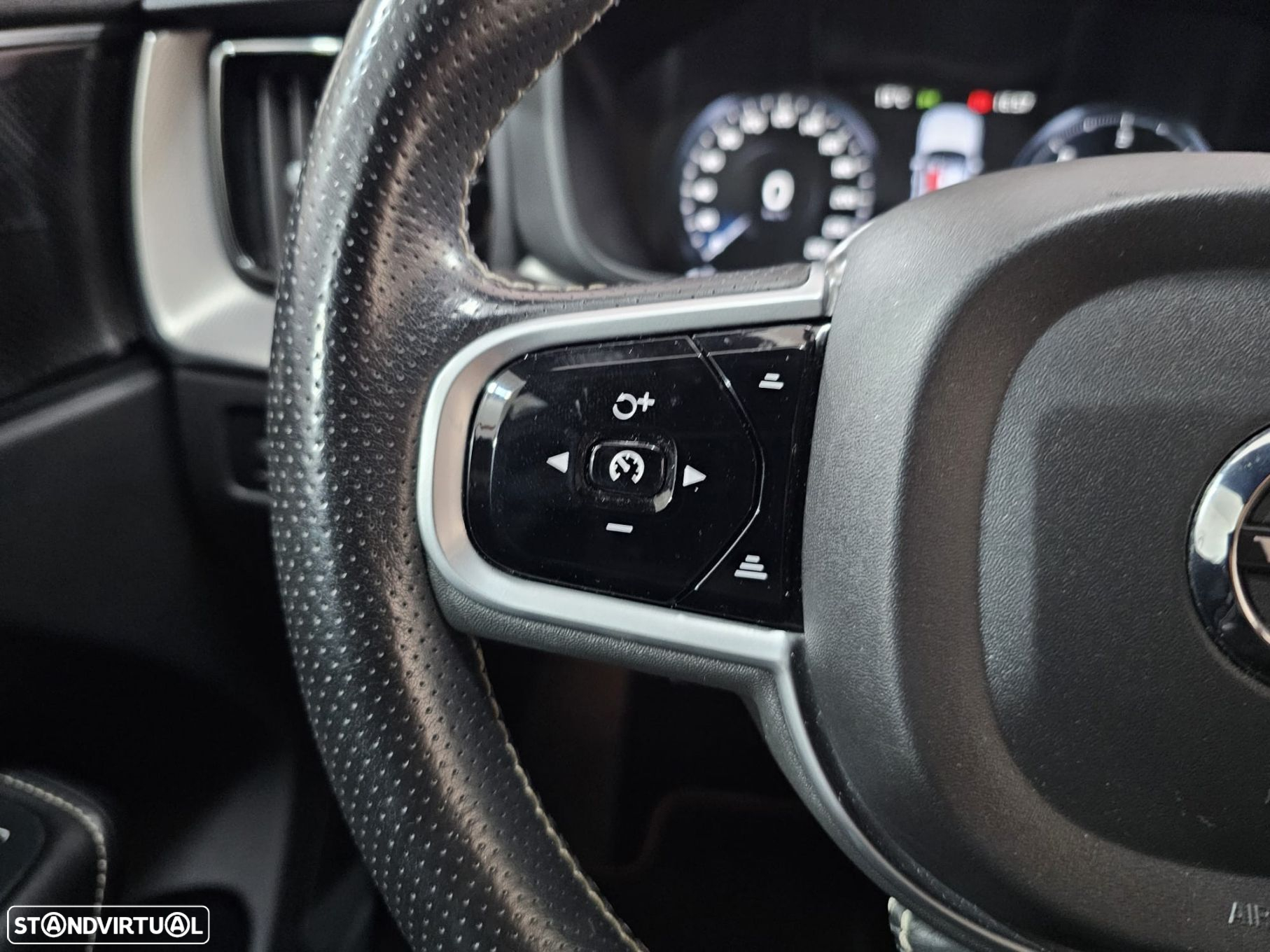 Volvo XC 60 2.0 D4 R-Design Geartronic - 15