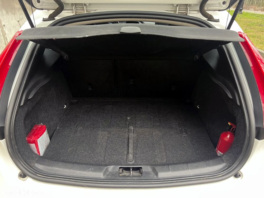 Volvo V40 D2 Summum - 10