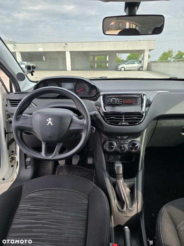 Peugeot 208 - 12