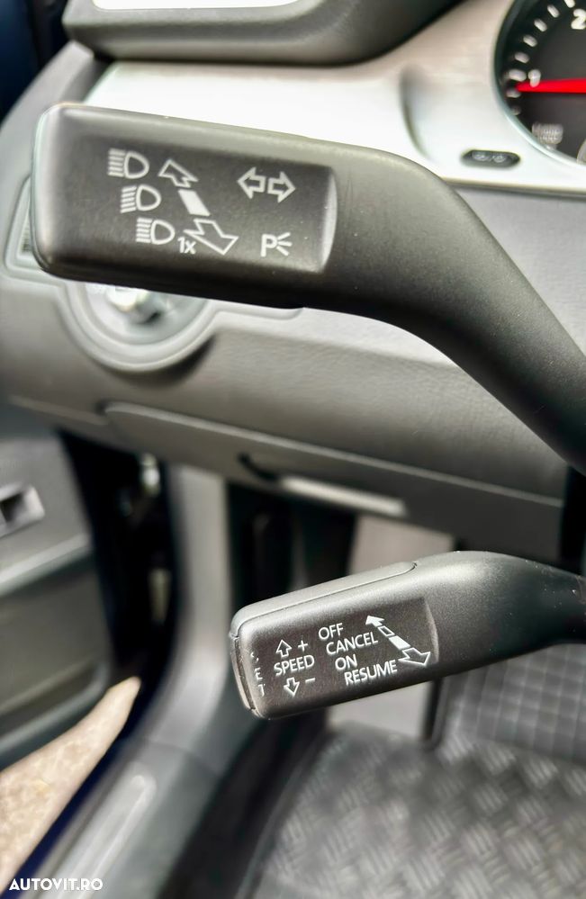 Volkswagen Passat Variant 2.0 TDI BlueMotion Technology DSG Highline - 13