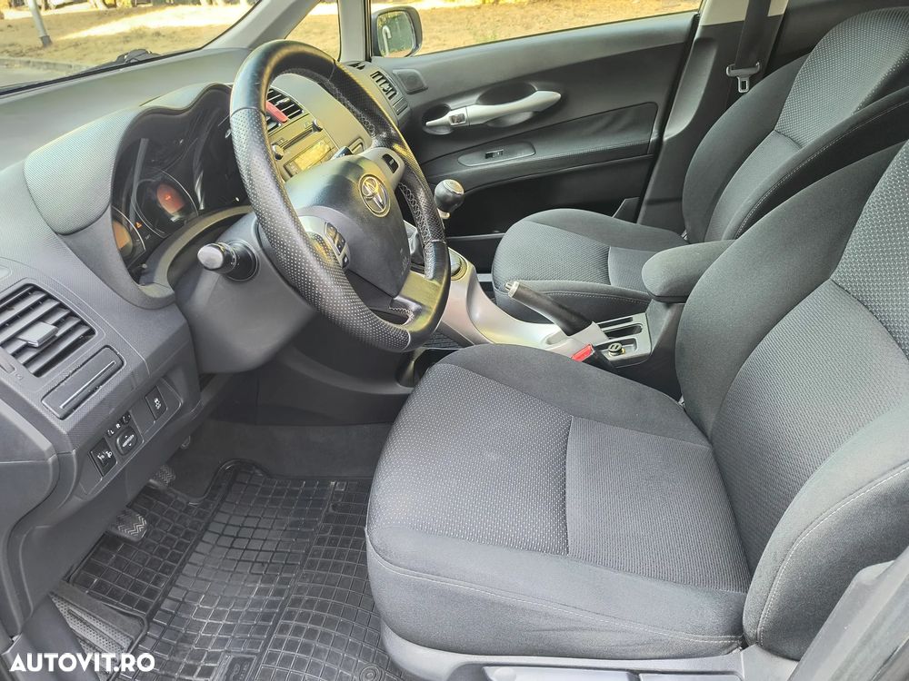 Toyota Auris - 10
