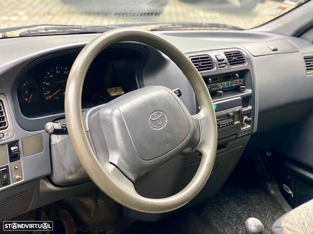 Toyota HiAce 2.4 D LH102L - 15