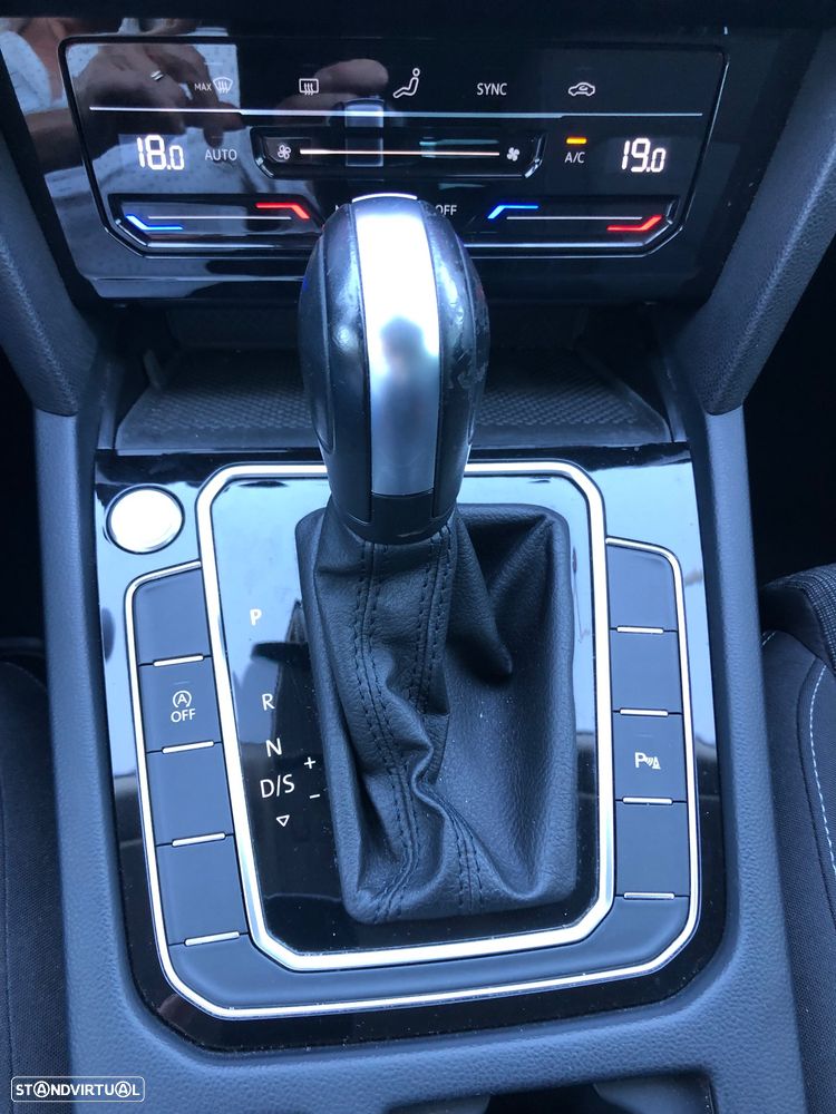 VW Passat Variant 2.0 TDI Business DSG - 32