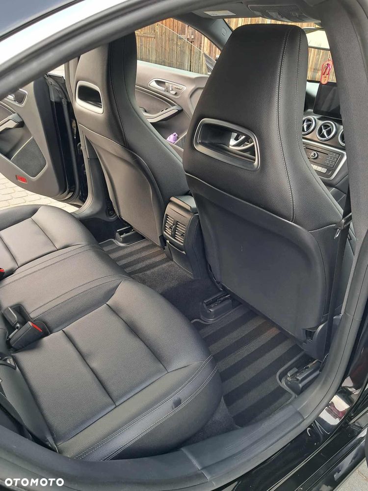 Mercedes-Benz CLA 250 4Matic 7G-DCT UrbanStyle Edition - 6