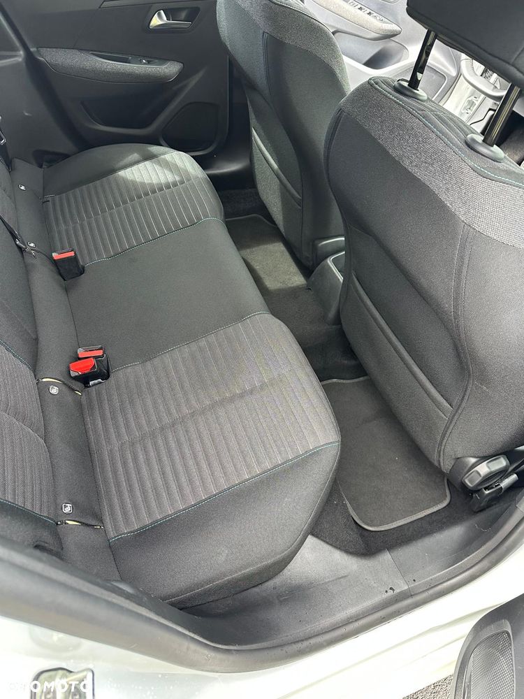 Peugeot 208 - 13