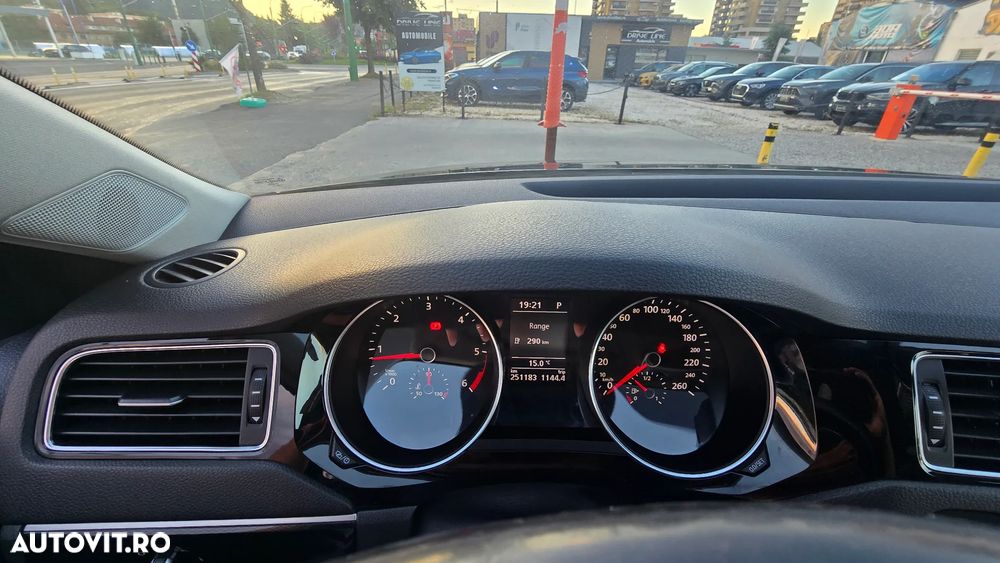 Volkswagen Jetta 2.0 TDI DSG Highline - 7