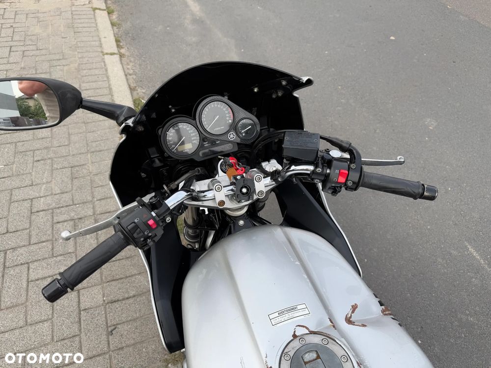 Yamaha FZS - 10